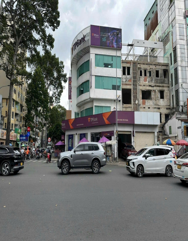 Cho thuê tòa nhà 2 mặt tiền đường Nguyễn Thị Minh Khai